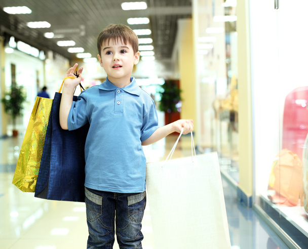 Little boy doing shopping - Foto, Imagem