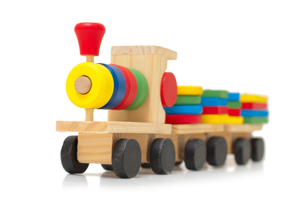πολύχρωμο ξύλινο τραίνο παιχνιδιών για την ανάπτυξη της λογικής μωρό - Φωτογραφία, εικόνα