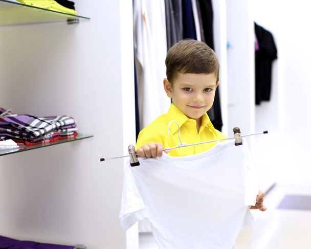 Little boy doing shopping - Fotó, kép