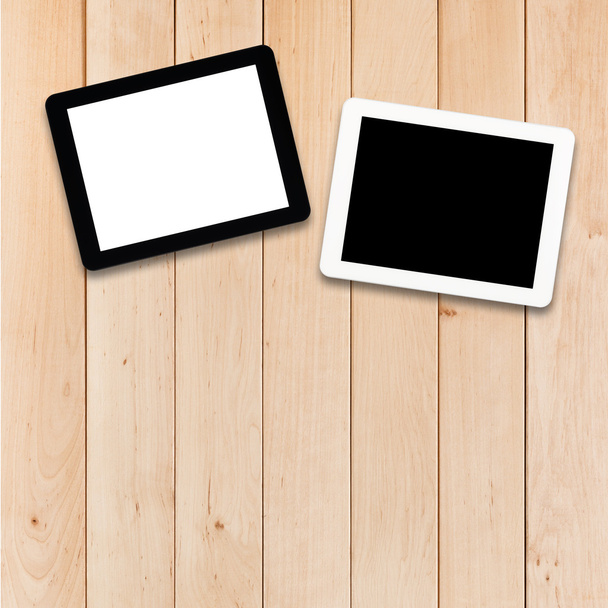 Kaksi tablettia PC puinen pöytä
 - Valokuva, kuva