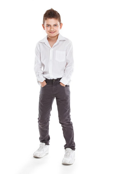 στέκεται νεαρό αγόρι δροσερό  - Φωτογραφία, εικόνα