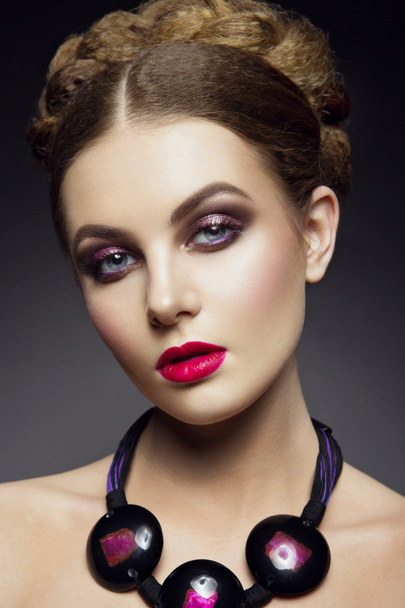 Close-up portrait of beautiful woman with bright make-up - Photo, Image