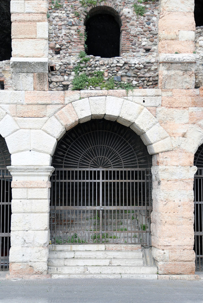 Римские ворота в арене в Вероне
 - Фото, изображение