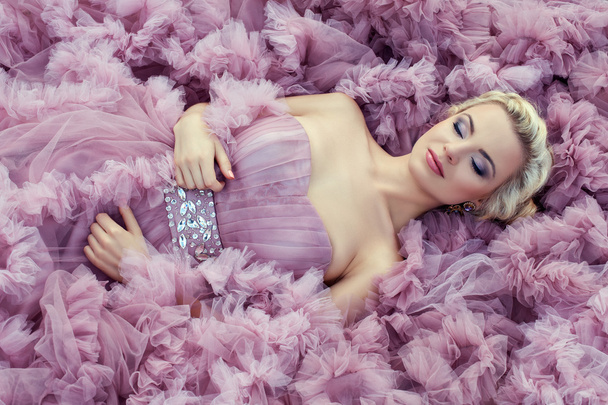 Girl in a pink dress sleeping. - Foto, immagini