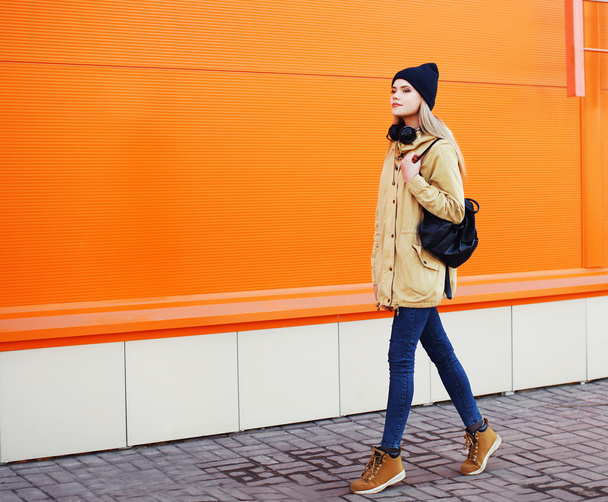 Outdoor fashion photo of stylish hipster cool girl walking in th - Foto, Imagem