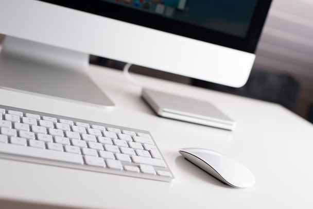 Stolní monitor, klávesnice a myš - Fotografie, Obrázek