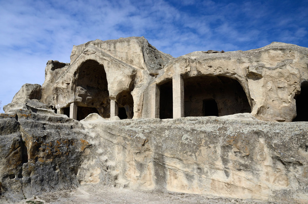 Развалины пещерного кластера в древнем городе Уплищихе, восточной Грузии, Кавказе, Центральной Азии
 - Фото, изображение