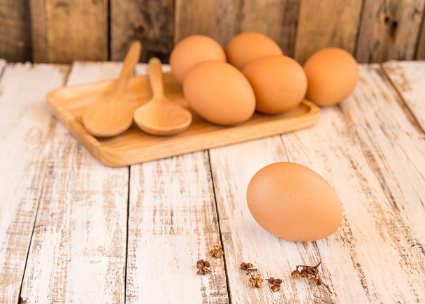 Chicken brown eggs on wooden background - Foto, Imagem