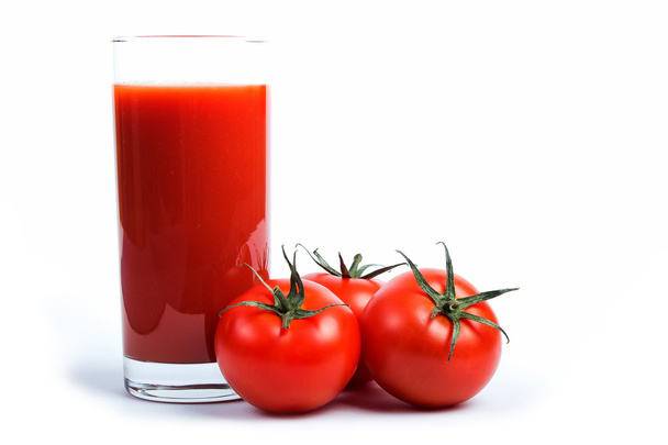 Tomatensaft und Tomaten. - Foto, Bild