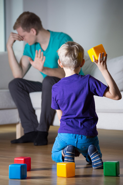 Depressed father ignores his son  - Foto, Bild