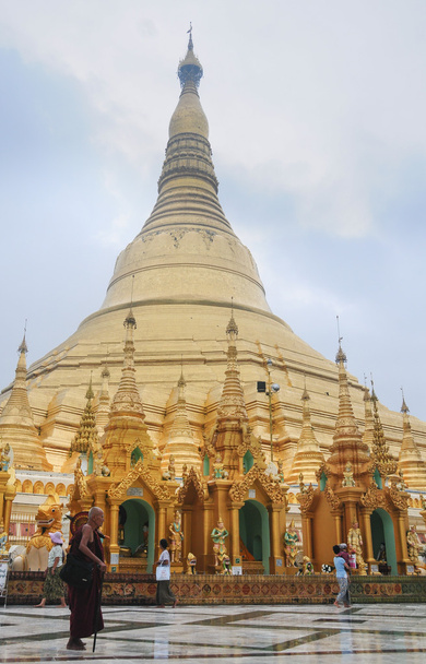 Shwedagon Pagoda in Yangon, Myanmar - Foto, Imagen