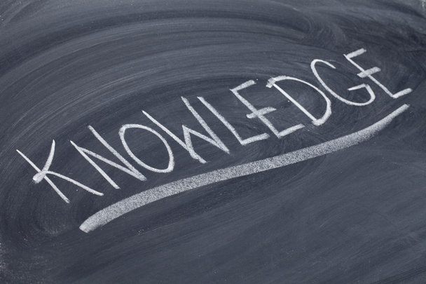 Knowledge word on blackboard - Foto, Bild