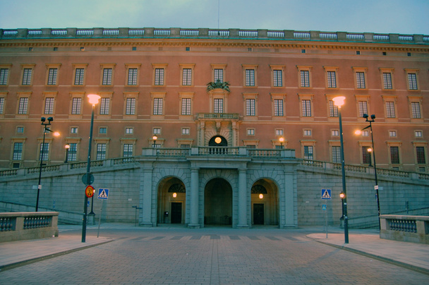 Fachada do palácio real
 - Foto, Imagem