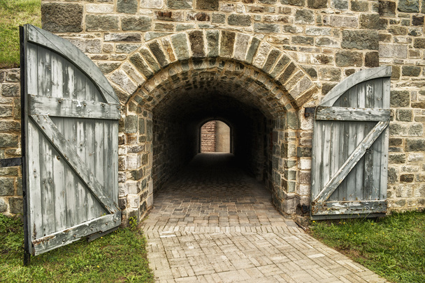 alter steinerner Tunnel - Foto, Bild