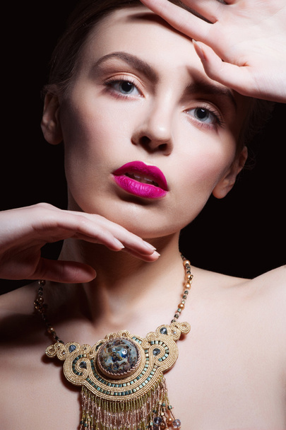 Sexy Beauty Girl with Pink Lips and Nails. Provocative Make up. Luxury Woman with Blue Eyes. Fashion Brunette Portrait. Gorgeous Woman Face. - Foto, imagen