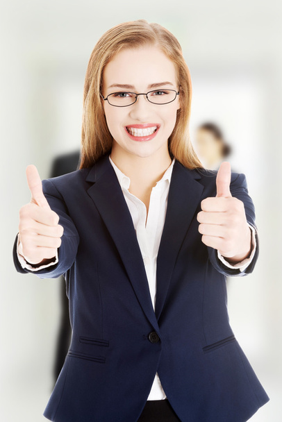 Business woman showing thumbs up. - Foto, Imagen