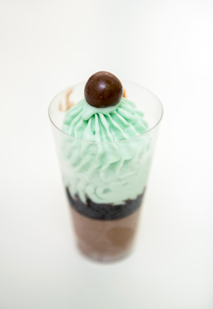 Chocolate and mint dessert - 写真・画像
