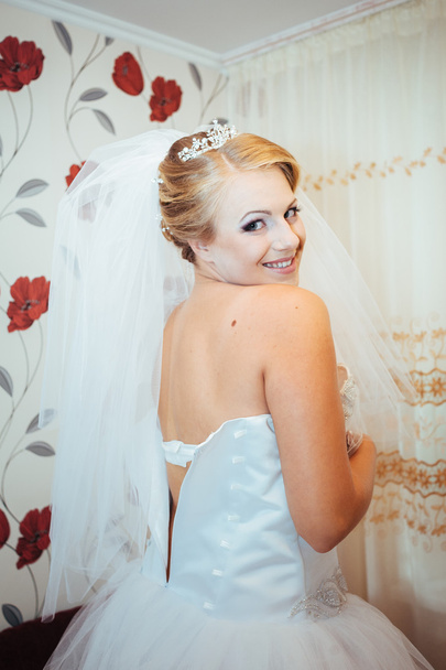 Beautiful caucasian bride getting ready for the wedding ceremony - Fotoğraf, Görsel