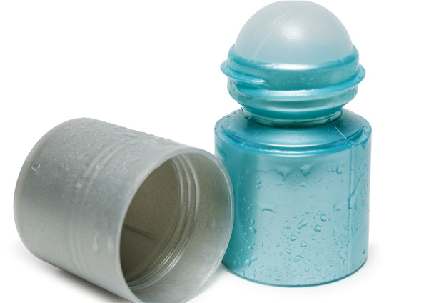 Deoroller deodorant met een blauwe deksel open - Foto, afbeelding