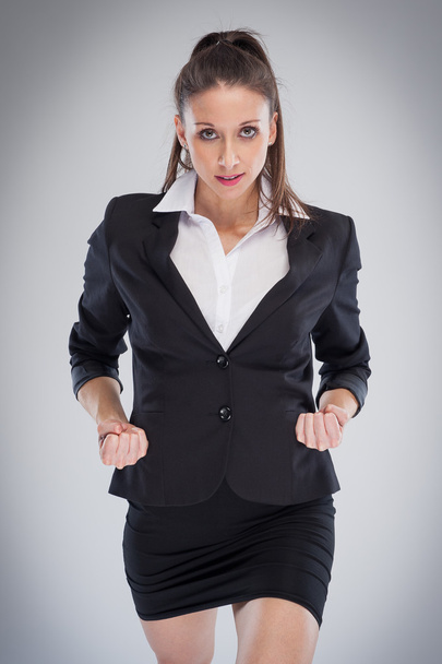 Mujer corporativa agresiva lista para hacer negocios
 - Foto, imagen