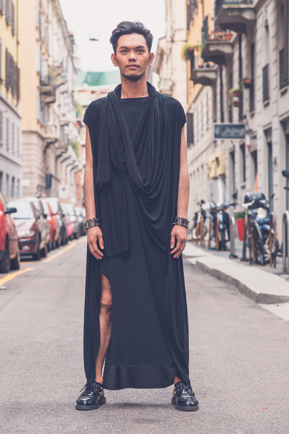 Handsome Asian model posing in the city streets - Foto, imagen