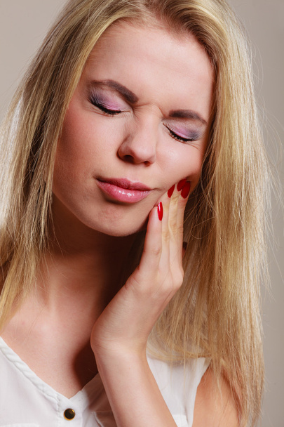 Woman suffering from tooth pain - Zdjęcie, obraz