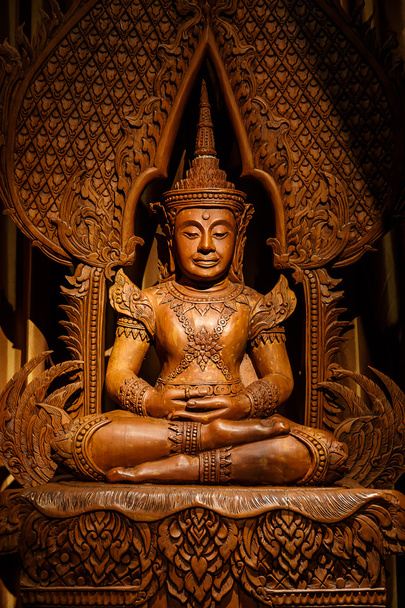 Buddha carved wood - Foto, Bild
