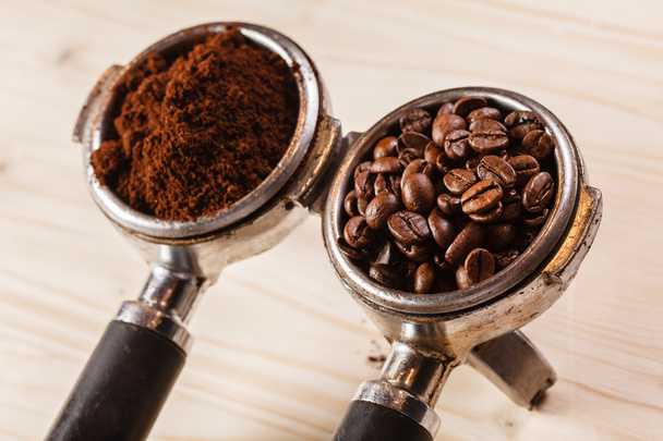 Grounded coffee and beans in handle - Foto, imagen
