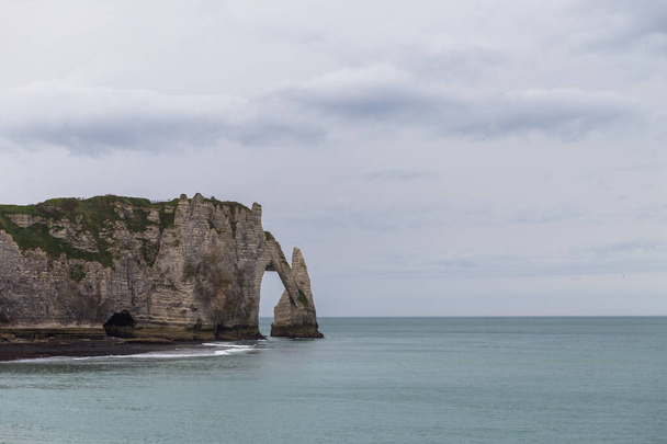 der tretree, eine berühmte und berühmte klippe in treetretat, frankreich. Der Tretreis der Normandie in Frankreich. - Foto, Bild