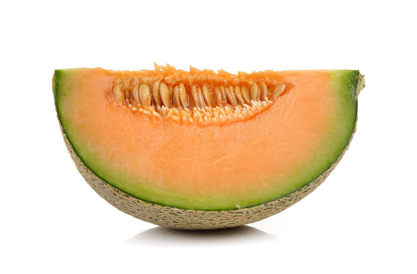 cantaloupe meloen geïsoleerd op witte achtergrond - Foto, afbeelding