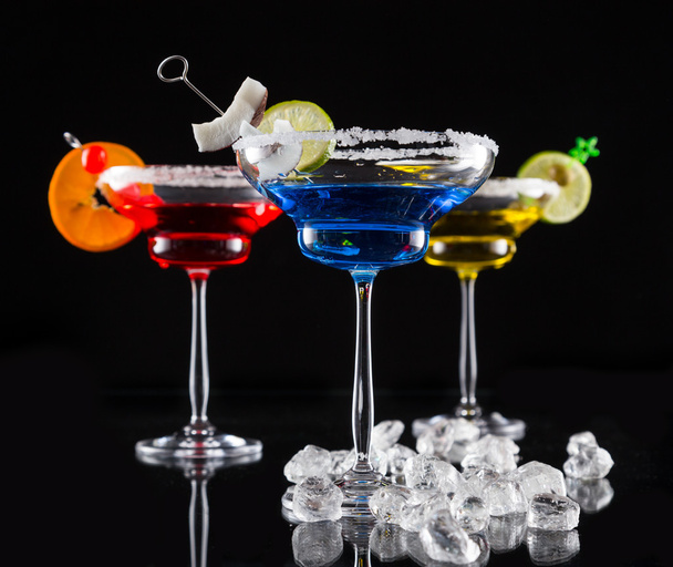 Martini drinks served on glass table - Фото, зображення