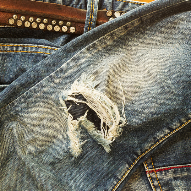 デニム ジーンズ ブルー古い破れたジーンズ ・ ファッション ・ デザインの - 写真・画像