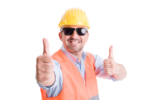 Contratista feliz o constructor mostrando pulgar
 - Foto, Imagen
