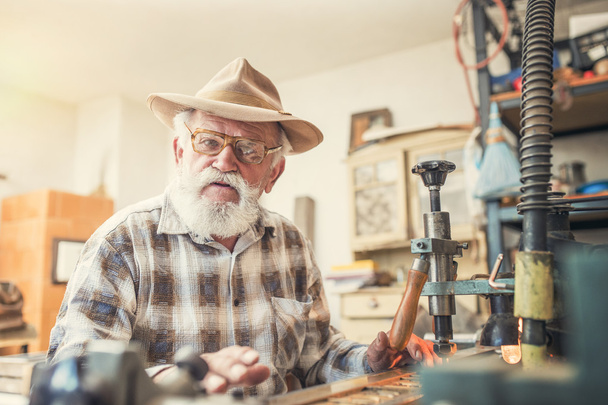 Senior man carving letters - Fotoğraf, Görsel