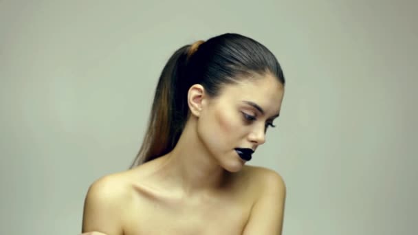 Ομορφιά της γοτθικού μαύρο χείλη - Πλάνα, βίντεο