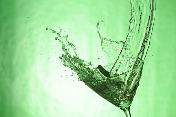 Splashing cocktail - Foto, afbeelding