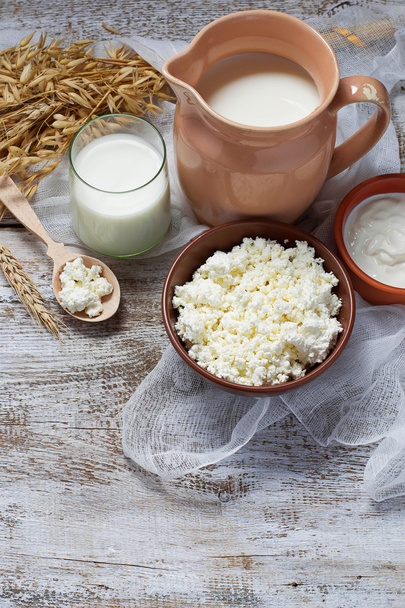 Γαλακτοκομικά προϊόντα: γάλα, τυρί cottage, ξινή κρέμα - Φωτογραφία, εικόνα