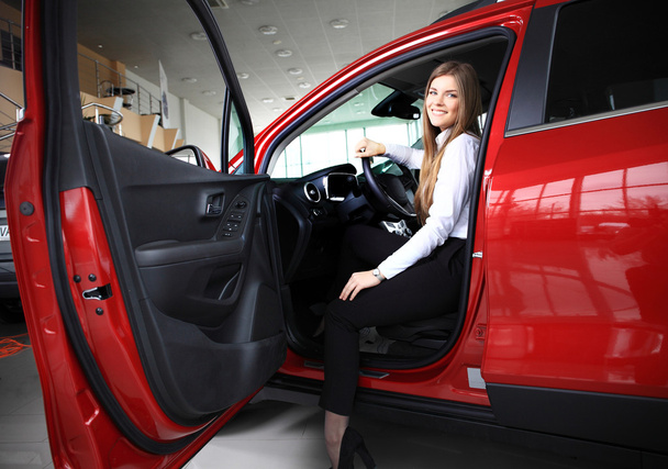Woman in her new car smiling - Zdjęcie, obraz