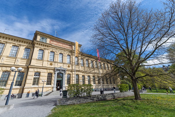 広角 persp 日当たりの良い日中にスウェーデンの王立図書館 - 写真・画像