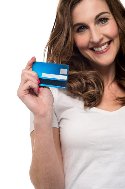 Woman showing her cash card - Foto, afbeelding