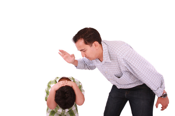 Vater schimpft auf seinen Sohn, Vater mit Sohn isoliert auf weiß - Foto, Bild