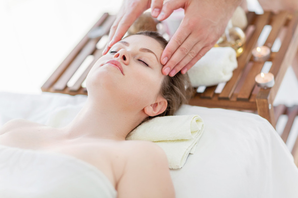 Massage du visage - Photo, image