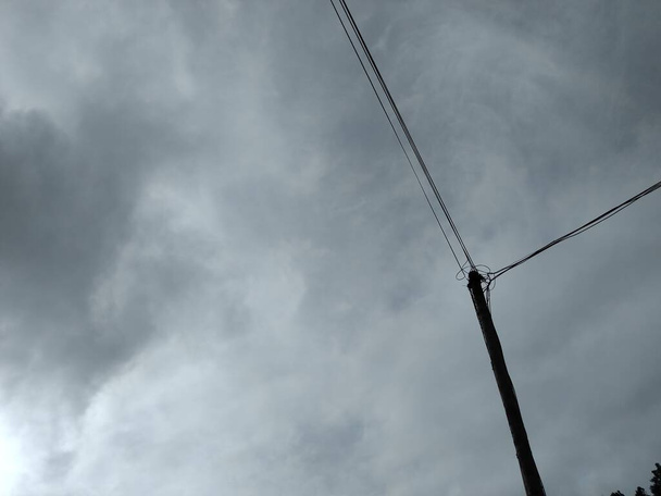 Palo cavo Internet con sfondo cielo - Foto, immagini
