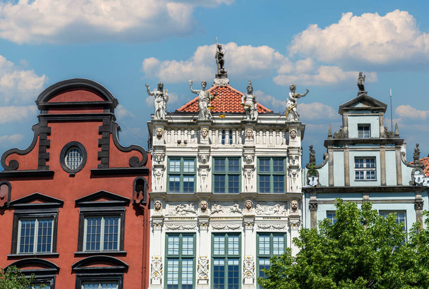 Kolorowe fasady zabytkowych domów na Starym Mieście Gdańska - Zdjęcie, obraz