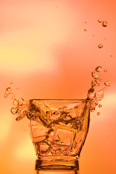 Splashing whisky - Fotoğraf, Görsel