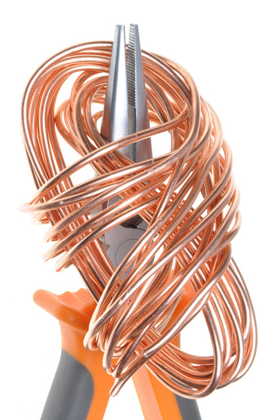 Alicates con alambre de cobre
 - Foto, Imagen