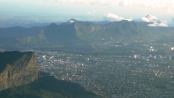 Vlucht benadering boven Ile De La Reunion - Video