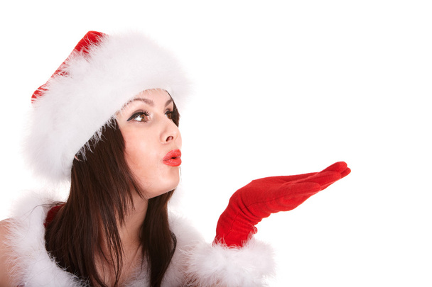 Χριστουγεννιάτικο κορίτσι στο καπέλο του Άι Βασίλη. - Φωτογραφία, εικόνα