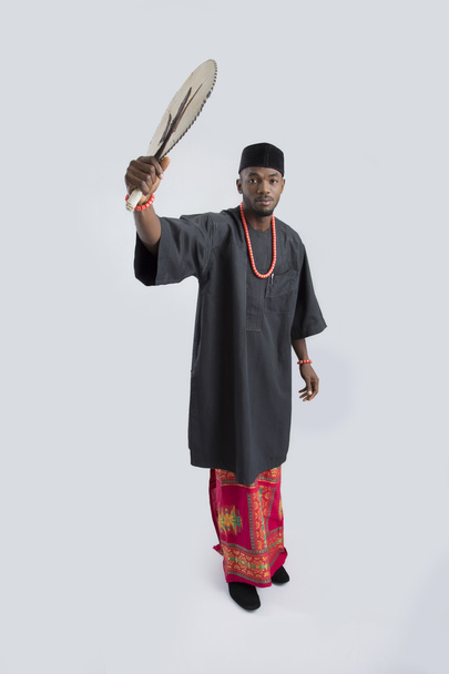 мужчина в традиционной одежде
 - Фото, изображение