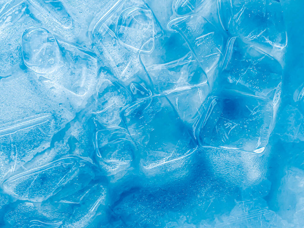 jégkockák háttér, jégkockák textúra, jégkockák tapéta, jég segít érezni frissített és hűvös víz a jégkockák segít a víz frissíti az életet, és jól érzi magát.jeges italok frissítő üzleti - Fotó, kép
